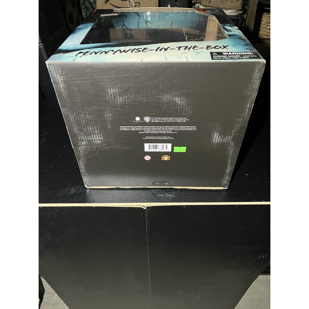 Pennywise in the Box IT CHAPTER TWO‎  PVC Diorama Diamond Select. - Picture 6 of 8